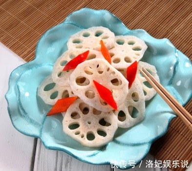 发黑|炒藕片时,直接焯水是大错!多做1步,莲藕清脆爽口不发黑