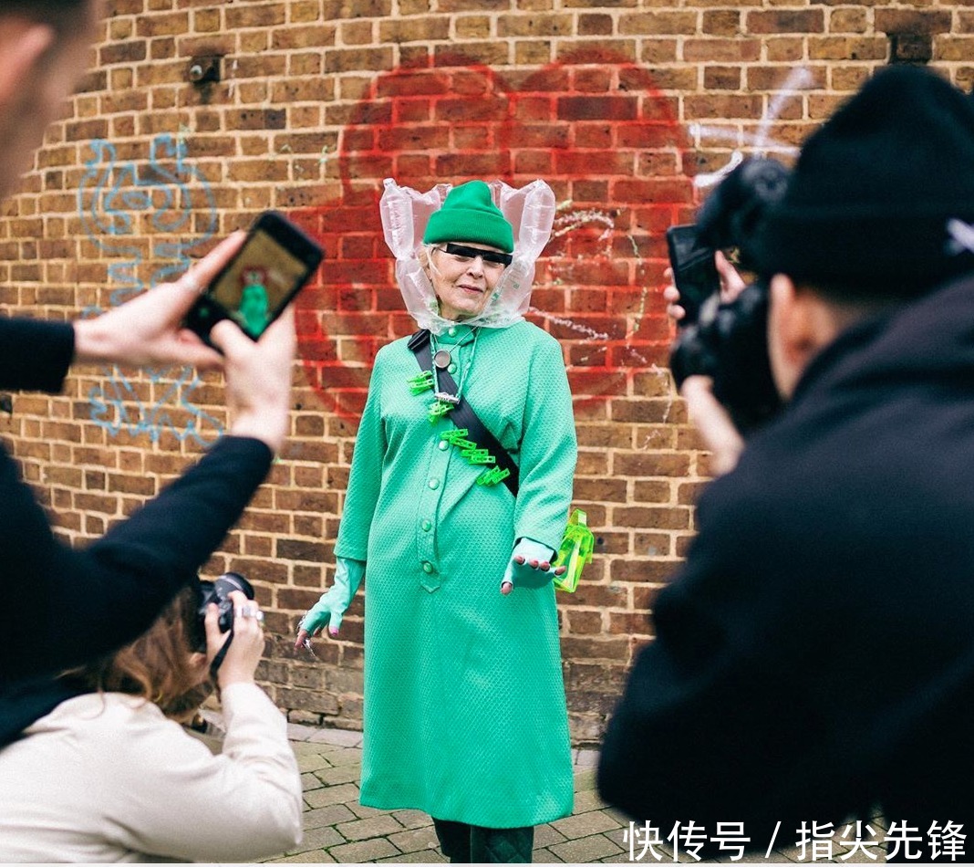 100块把土鳖宅男变鲜肉超模，英国俩沙雕小哥把时尚圈玩坏了