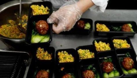 盒饭|餐厅响应节约,盒饭推出“男女版”网友仔细一看,都炸了