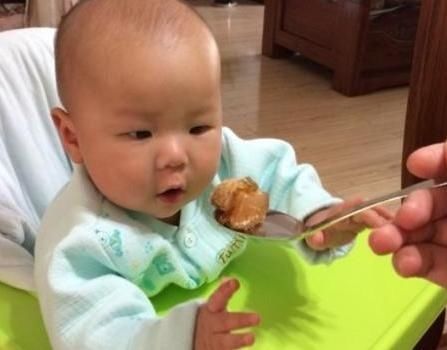 高热量|这3种食物睡前别让孩子吃,积食不说,还影响智力发育、长不高