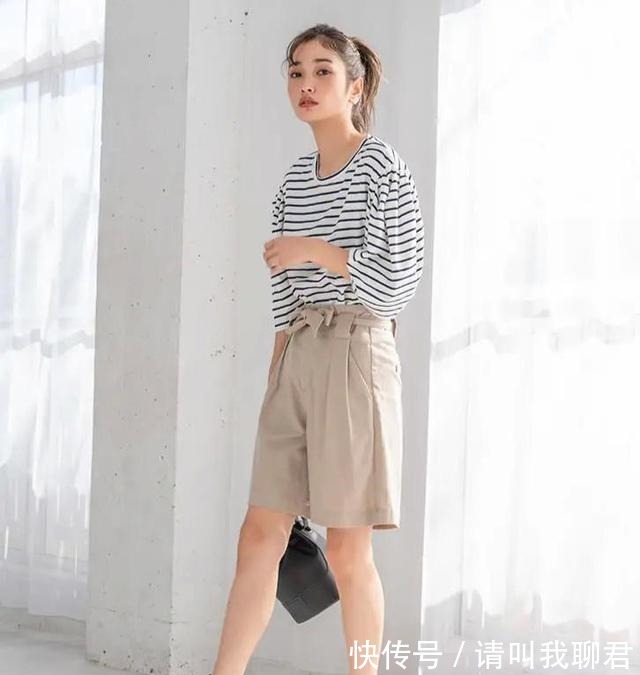 黑与白 三四十岁的女人无需“装嫩”!把基础款搭配好,简约时尚又显年轻!