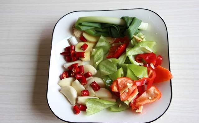 适量|比炖茄子还好吃的鲶鱼做法,香辣可口蒜香浓郁,能撑死两个老爷子