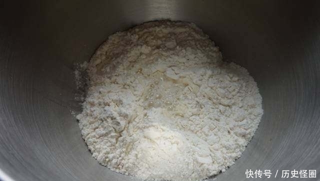 家常菜|家常菜:韭菜鸡蛋馅饼每一口都有鲜嫩劲儿