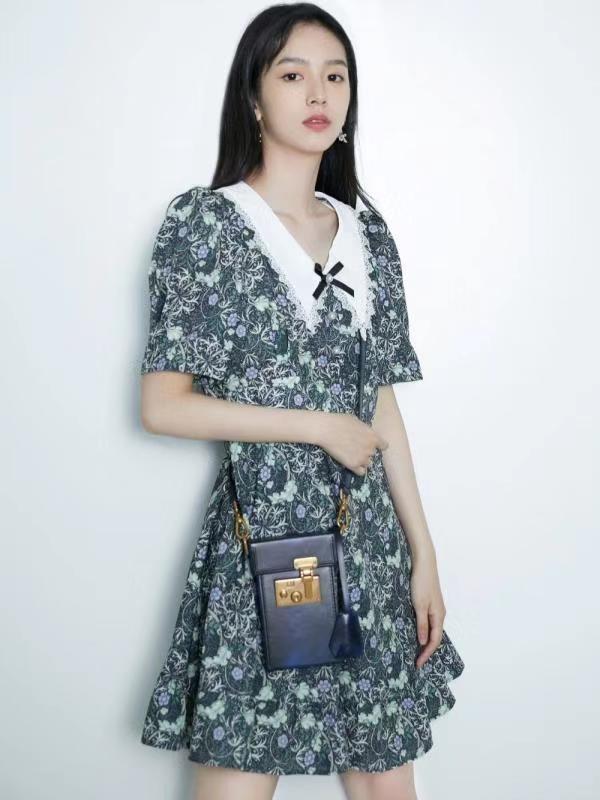 小姐姐|蓝盈莹又“火”了，穿碎花连衣裙清新减龄，秀出“漫画腿”好抢镜
