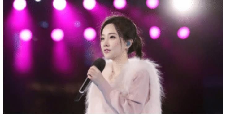 首届川渝春晚即将到来,冯提莫登台献唱,舞台让大家期待