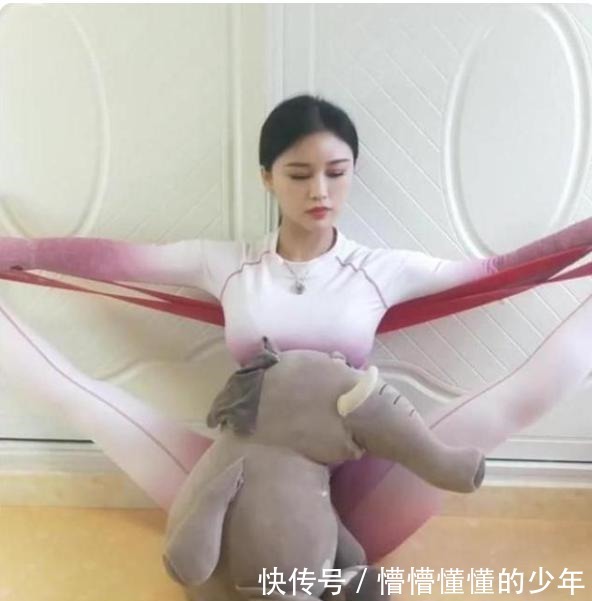 妙龄|妙龄少女分享健身照,身姿曼妙,惹得网友调侃活得不如一只公仔