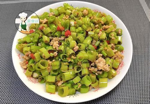 最通便的不是芹菜，而是它2块钱一斤，一周吃3次，润肠排黑宿便