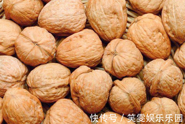 养生|核桃什么时间吃最健康？医生：吃对助“长寿”，吃错反“折寿”