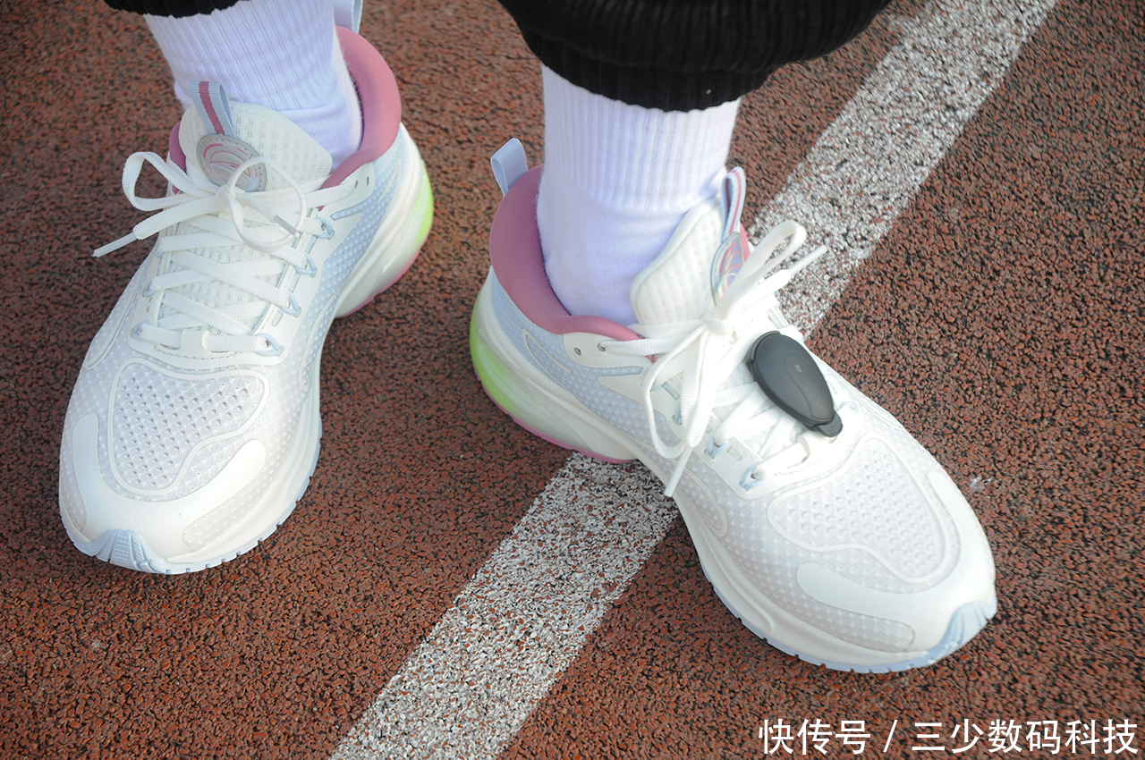安踏x咕咚联名 穿的舒服跑的专业的大数据跑鞋体验