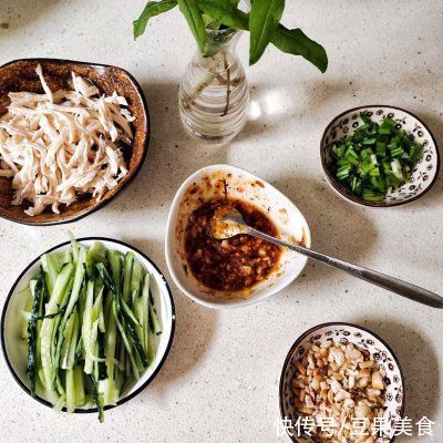 隔壁|鸡丝凉面这样做，隔壁小孩都馋哭了