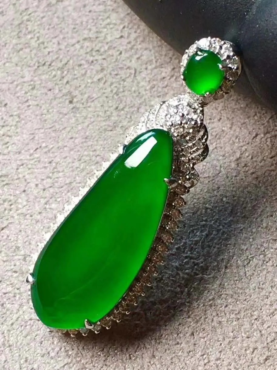 化学#为了一只蚊子，五万元的满绿翡翠戒指就这样没了