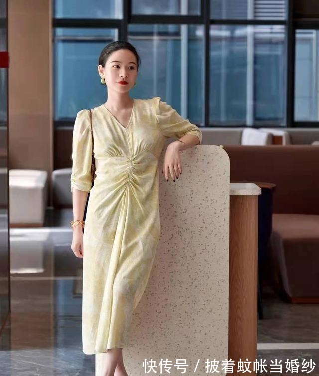 简约 职场女人如何穿的高级又显气质这五套搭配送你,每天穿得不重样!