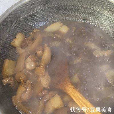 最适合冬天吃的红烧肉萝卜,美味又暖身