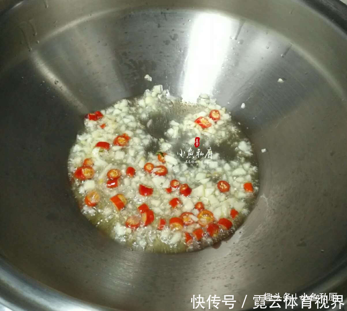 藕带|女儿最爱这道菜,简单炒一炒,酸辣爽口,比肉还香,现在吃正当季