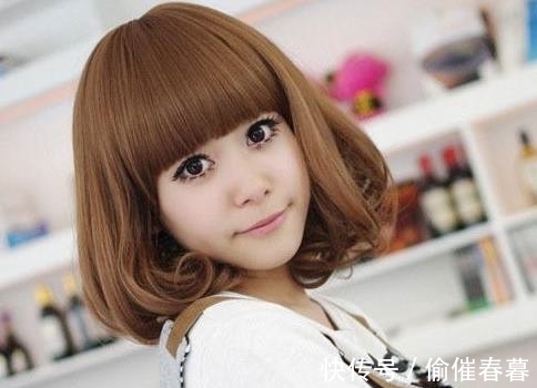 斜刘海|圆脸的女生想要留短发,这几款发型值得推荐