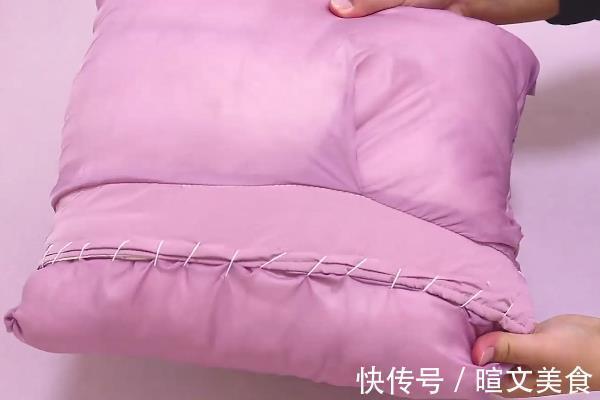 不穿的旧羽绒服别扔，不用拆剪，简单改造一下，好看实用又省钱