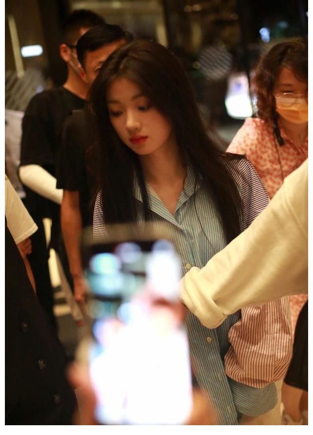 單依純|又是一個(gè)辛苦的錄制夜晚（10.7凌晨單依純下班路透）