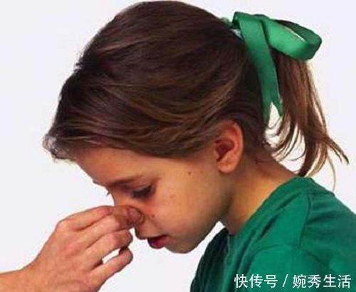 小常识|4岁男孩鼻血不止,送医院被告知“无法抢救”,只因宝妈这一举动
