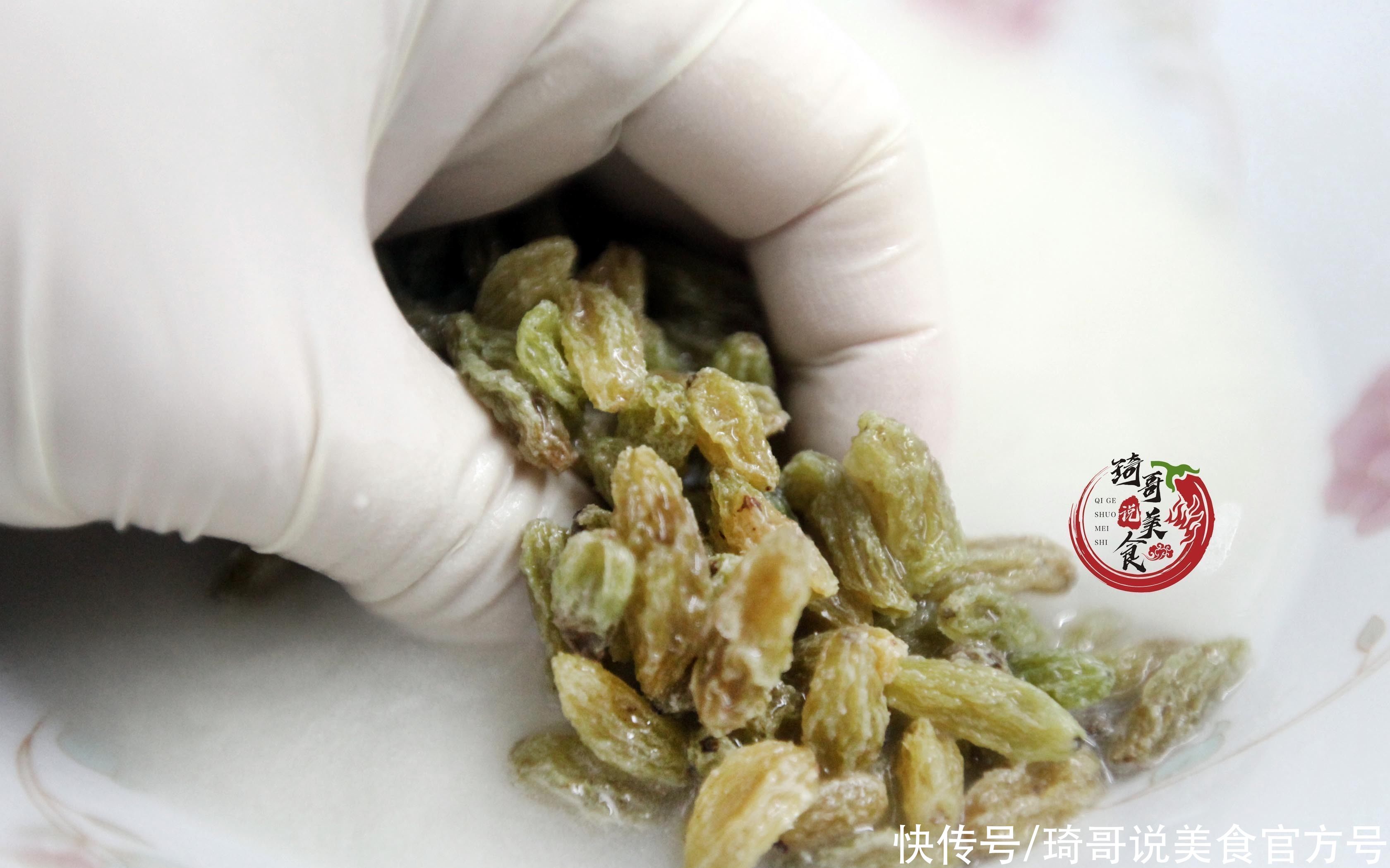  清水|清水洗葡萄干，比不洗还脏，教你小窍门，脏东西自己“溜出来”