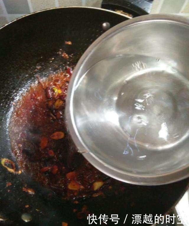  鸭血这样做，麻辣鲜香，爽翻你的味蕾，川渝人超喜欢！