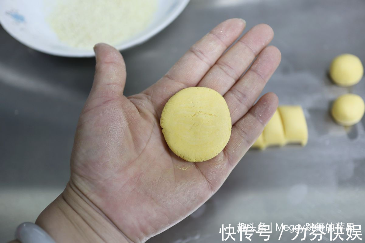 面团|用南瓜糯米做的3款小吃,还没出锅就流口水了,连老妈都没忍住