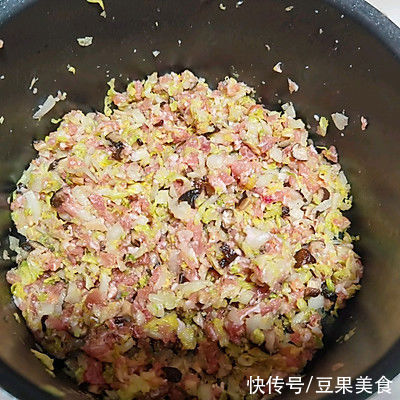 饺子|百吃不厌的银丝白菜饺子，你会做吗？