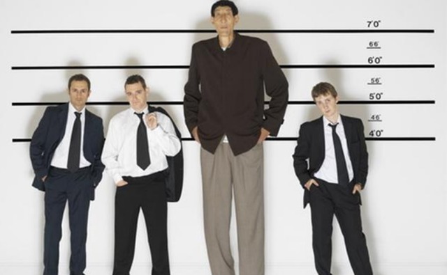 遗传性|“中国第一巨人”56岁娶妻,不顾医生劝阻生娃,现在孩子怎么样