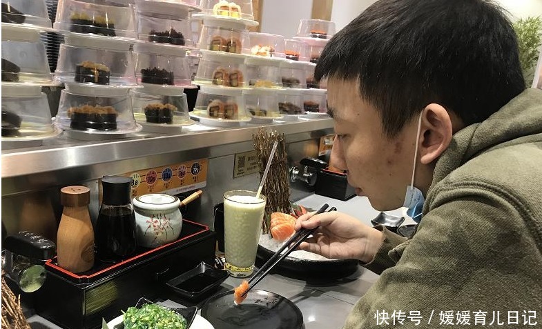 错换人生28年，亲生儿子成“农村娃”，在医院抱错孩子难么？