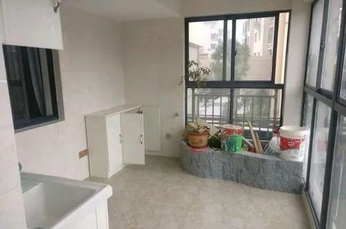 家庭和睦|老公坚持让朋友装修房子,总价21万,光沙发就花了3万多,值吗?