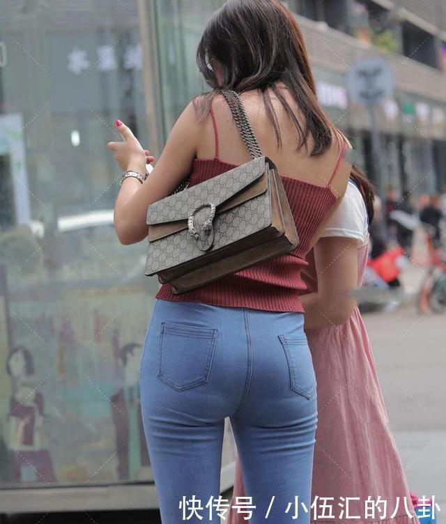 搭配|红色马甲,搭配牛仔裤,时尚大气