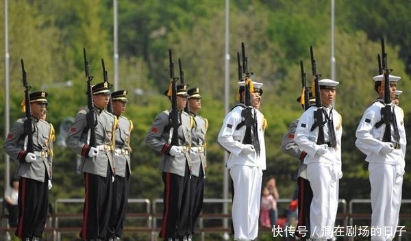 士兵|中韩士兵拼刺刀，志愿军班长一人刺死8个韩国“花郎”