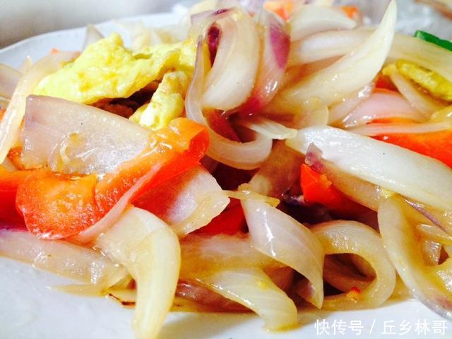 洋葱最近火了,加几个鸡蛋,没想到这么美味,比吃红烧肉还香