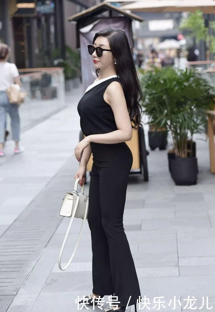 摆脱“老态”的困扰，中年女人穿搭，更有女性韵味