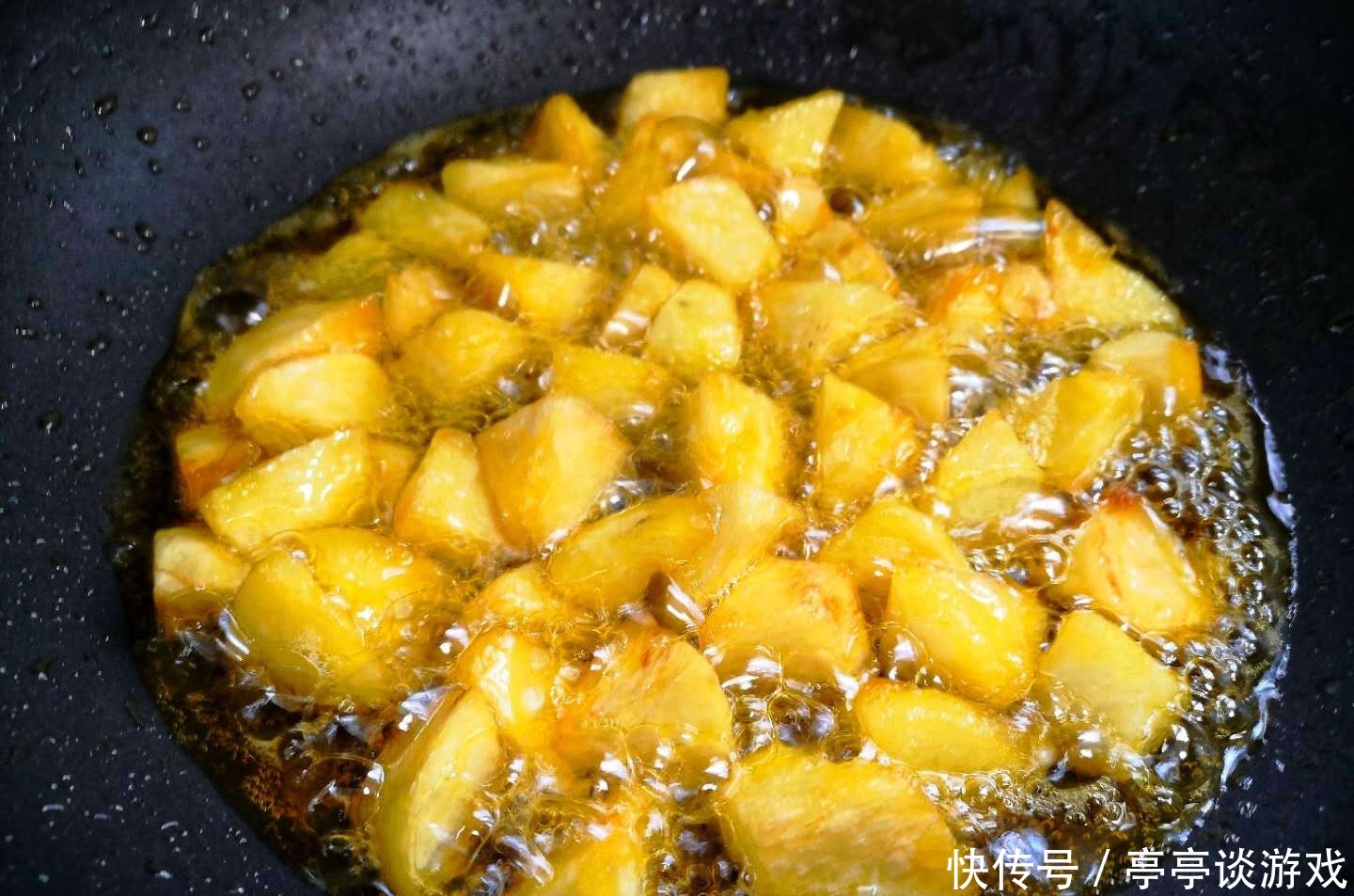 自从土豆学会这做法,我一天做2锅,比夜市烤肉好吃,连吃7天不腻