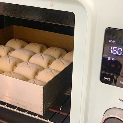 松软牛奶小餐包