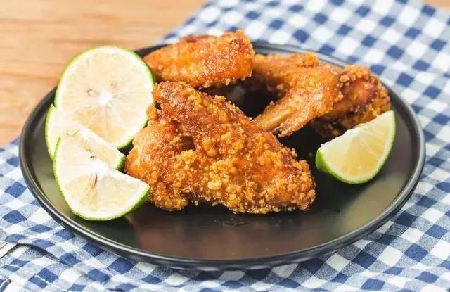 高血脂|甘油三酯偏高,少碰2黄,多吃2果,摒弃2习,血脂或慢慢往下降