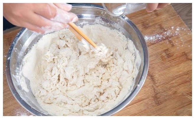 天热发面时,无需先化酵母,简单4步走,发面又快又好