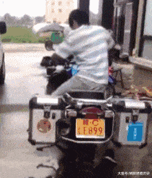 |搞笑GIF：你能不能快点儿 我快坚持不住了