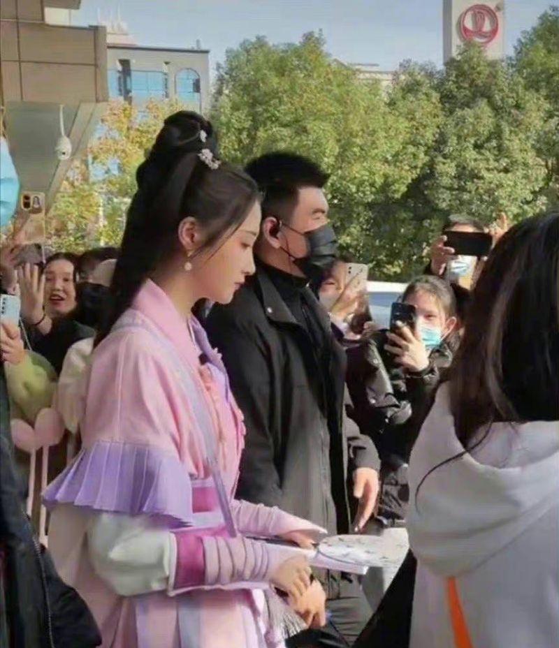 诸葛亮|春游家族COS三国人物!杨洋化身潇洒诸葛亮!关晓彤古装相获好评