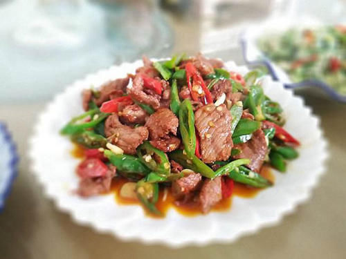 美食推荐：刀切蒜椒酱炒虾仁，韭菜炒鸭血，香辣墨鱼仔，牛肉炒辣椒