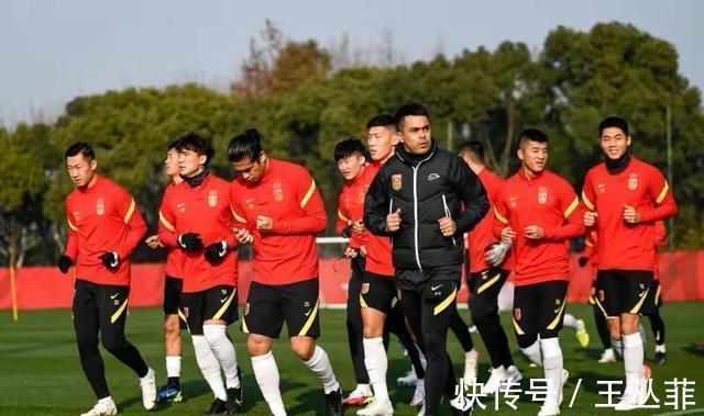 李铁|李霄鹏就剩一点可以期待,国足选人再惹争议,严鼎皓落选实属不该