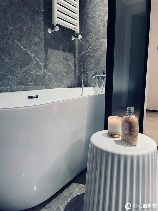 卫浴|绝！5口之家0杂物，只靠1扇门实现卫浴三分离