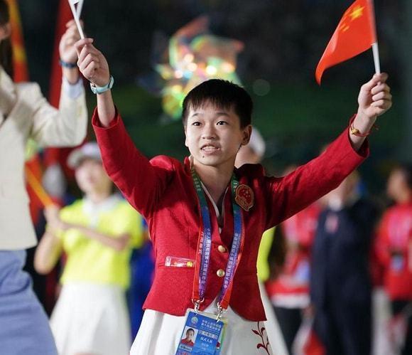 村民|大型庆祝仪式已准备好？全红婵老家村民忙着搬烟花，红姐或有惊喜