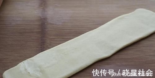 面粉特别的创意做法,加2个紫薯,比包子馒头都好吃,酥得直掉渣