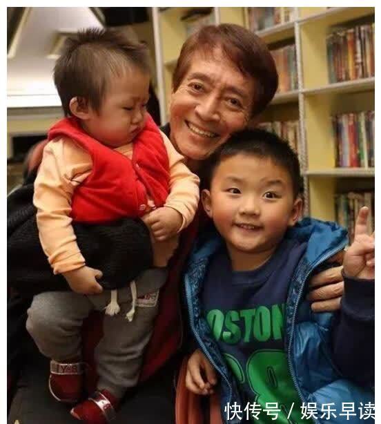 郑细凤$75岁的方刚变得慈眉善目,他脸上早已找不到“第一恶人”的影子