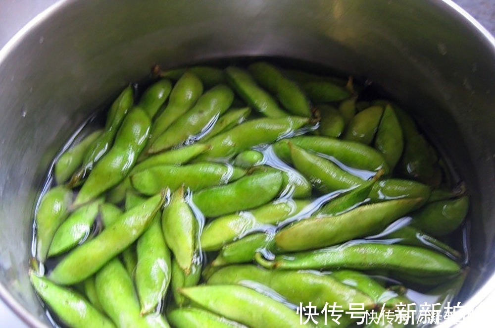 发黄|煮毛豆,牢记别直接下锅,烧烤店老板教我2招,毛豆入味翠绿不黄