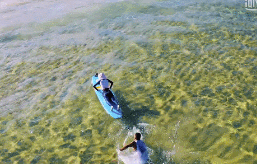 一教 王一博,你啥时候再去冲浪