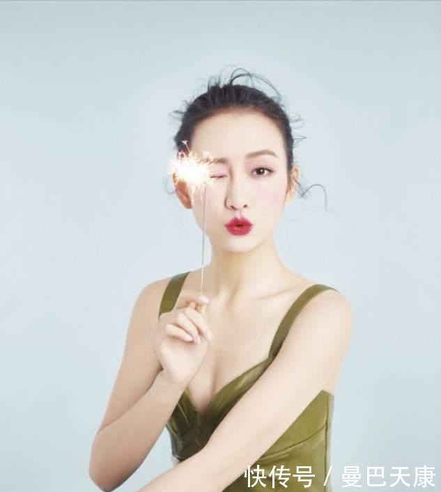 王鸥|脸上有这3个“特征”的女生,尽量别披头散发了,露出五官更女神