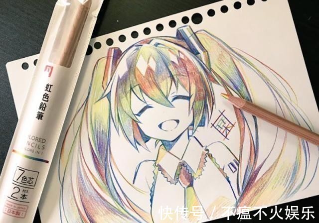 二次元@日本画师的“神仙铅笔”,画出彩色初音未来,渐变效果让人眼前一亮