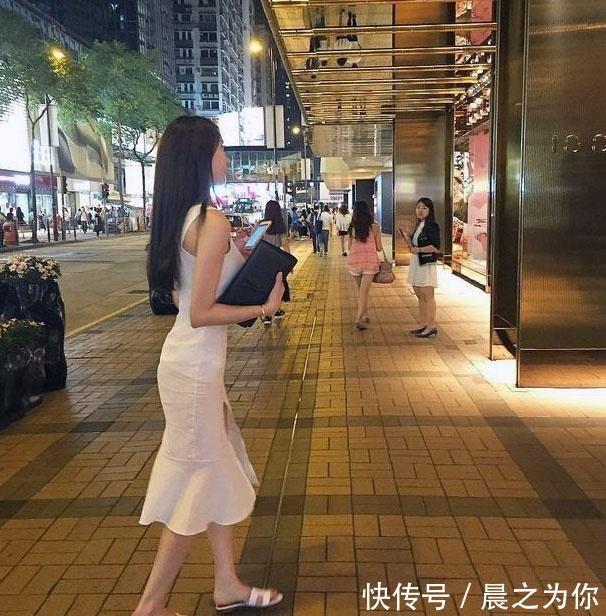 身材|美女模特爱瑜伽,葫芦形身材抢眼,一字马说来就来